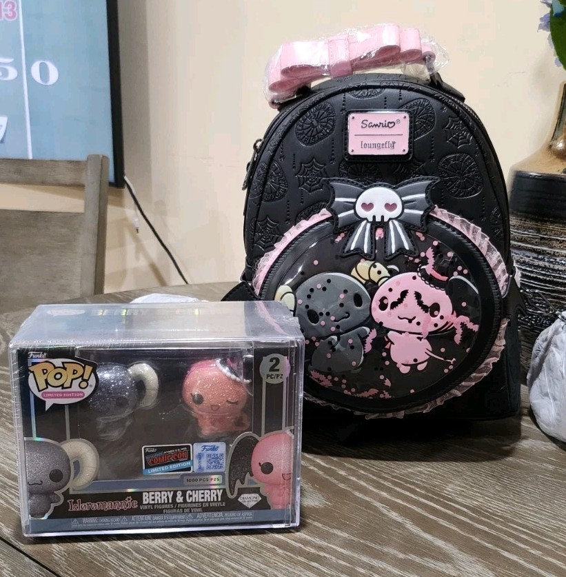 NYCC 2026 FUNKO & LOUNGEFLY BERRY & CHERRY POP & BACKPACK LE 1000 Con Sticker NYCC 2026 FUNKO & LOUNGEFLY BERRY & CHERRY POP & BACKPACK LE 1000 Con Sticker