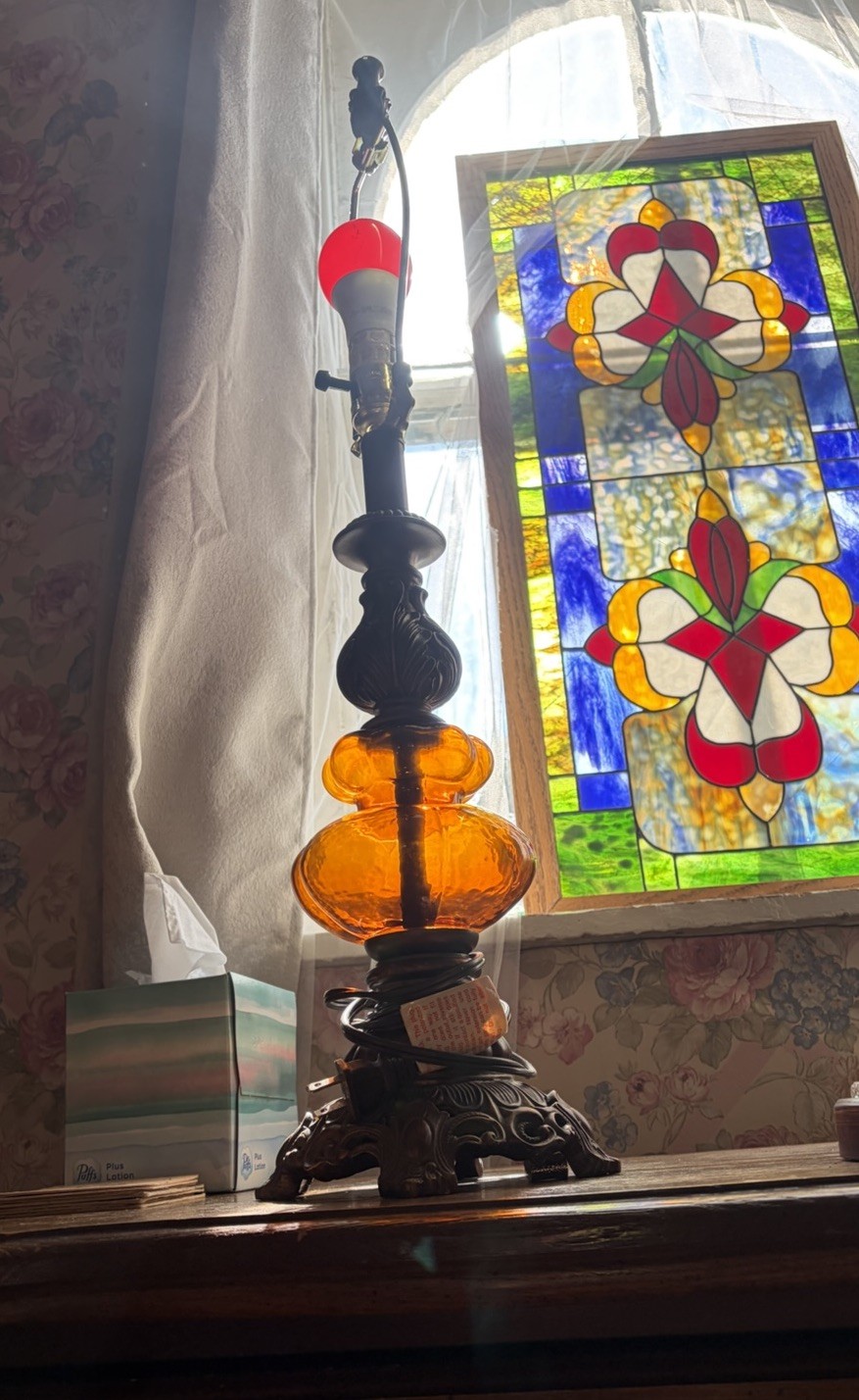 vintage 1960s/70s Mid-Century Modern / Hollywood Regency amber glass table lamp vintage 1960s/70s Mid-Century Modern / Hollywood Regency amber glass table lamp
