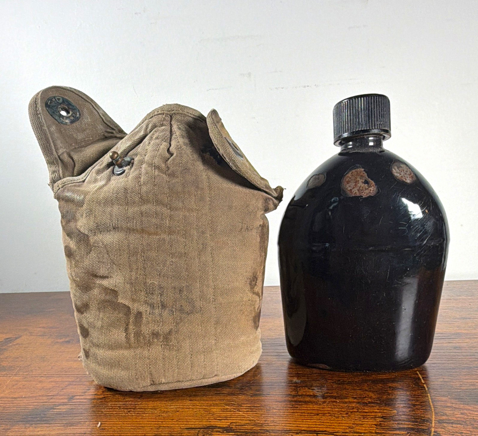 WWII US M1942 Black Porcelain Enamel Canteen 1942 U.S.S. Co. Canvas Cover WWII US M1942 Black Porcelain Enamel Canteen 1942 U.S.S. Co. Canvas Cover