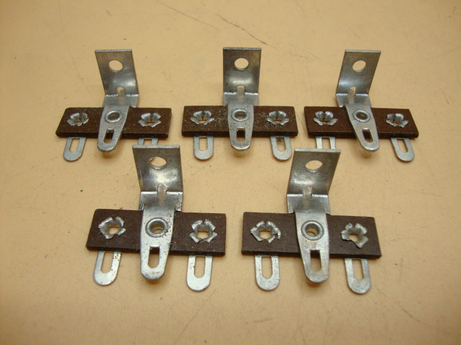 Terminal Strip, 3 Lug, 1 Lug Common, Phenolic Terminal Strip NOS (M205) (Qty 5) Terminal Strip, 3 Lug, 1 Lug Common, Phenolic Terminal Strip NOS (M205) (Qty 5)