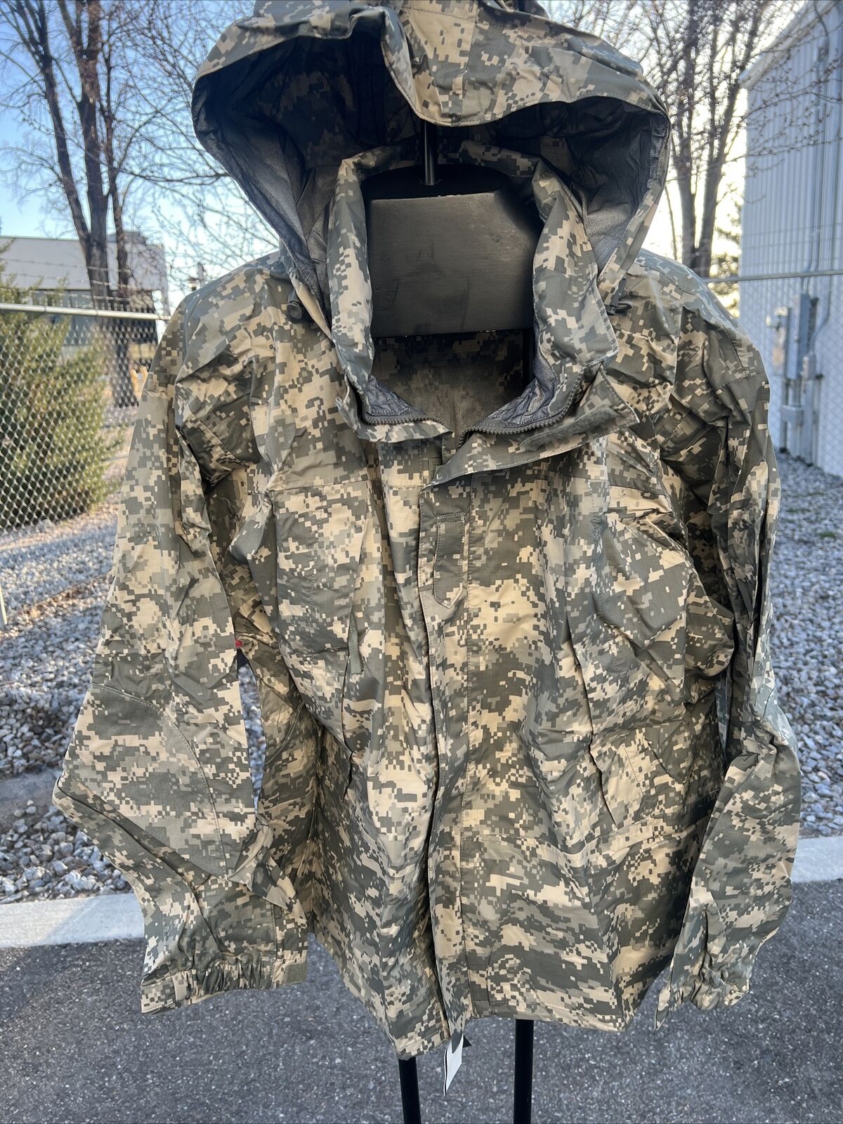 Military Jacket MÉDIUM  REGULARExtreme Cold Wet Weather Gen III Layer 6 UCP Camo