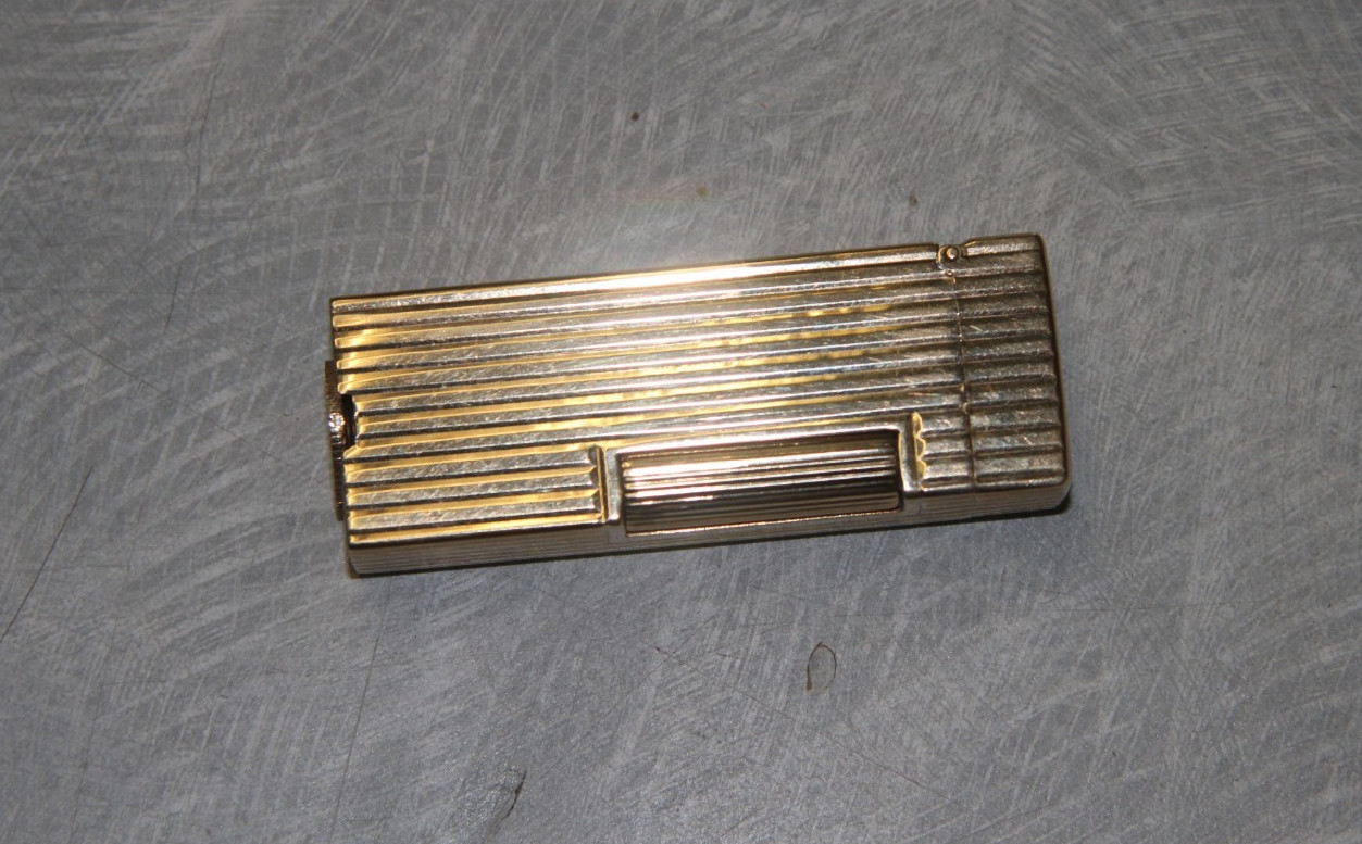 Vintage Dunhill Ribbed Outer Jacket 14k GOLD Lighter, no flint