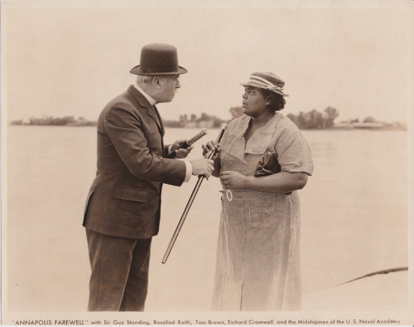 1935 Press Photo Actress Louise Beavers and Guy Standing in 