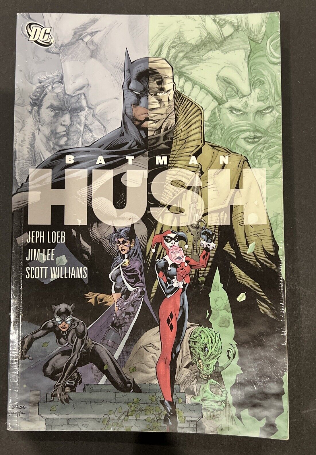 Batman: Hush (DC Comics, October 2009) Graphic Novel Comic Book Collectible 