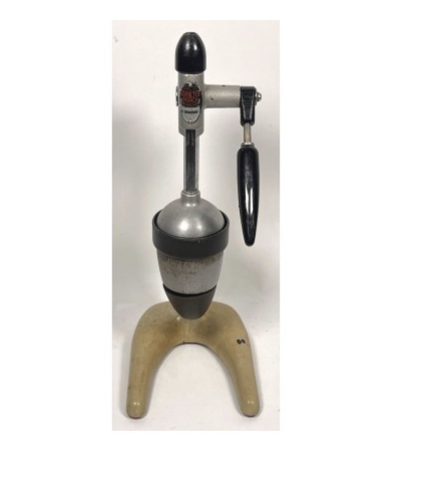 Hamilton Beach 932 Vintage Manual Citrus Press Juicer Extractor w/ Strainer Hamilton Beach 932 Vintage Manual Citrus Press Juicer Extractor w/ Strainer