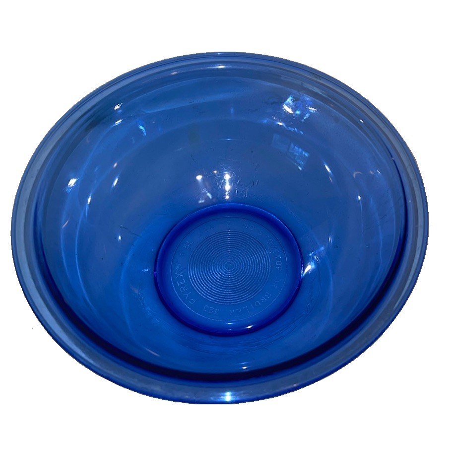 Look Vintage #323 PYREX Cobalt Blue Glass Mixing Bowl With Lip 1.5 L