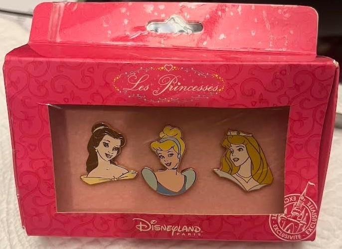 RARE HTF Disneyland Paris Les Princesses 3 Pin Box Set Belle Cinderella Aurora