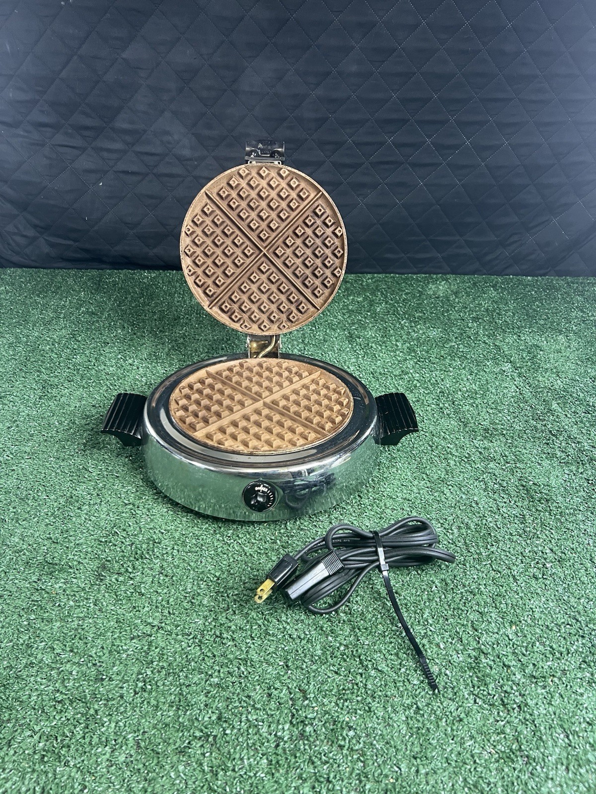Vintage Dominion 1316 Chrome Waffle Maker Round Silver Power Cord Video π₯ Works Vintage Dominion 1316 Chrome Waffle Maker Round Silver Power Cord Video π₯ Works