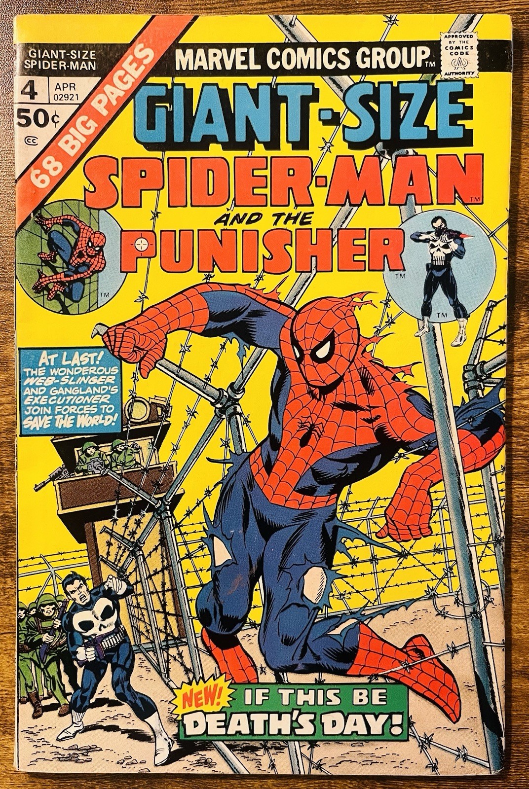 GIANT-SIZE SPIDER-MAN 4 3RD APP OF THE PUNISHER MARVEL COMICS 1975 VINTAGE GIANT-SIZE SPIDER-MAN 4 3RD APP OF THE PUNISHER MARVEL COMICS 1975 VINTAGE