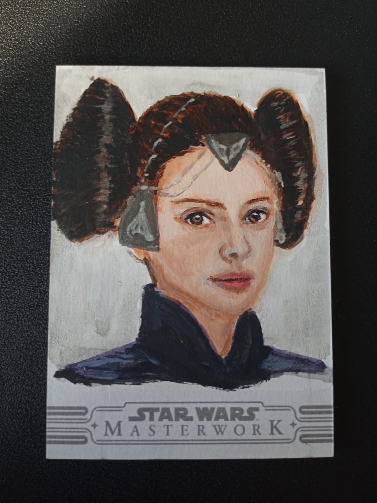 2025 Topps Star Wars Masterwork Padme Amidala 1/1 SSP Sketch Art Jenny Kim Auto 2025 Topps Star Wars Masterwork Padme Amidala 1/1 SSP Sketch Art Jenny Kim Auto