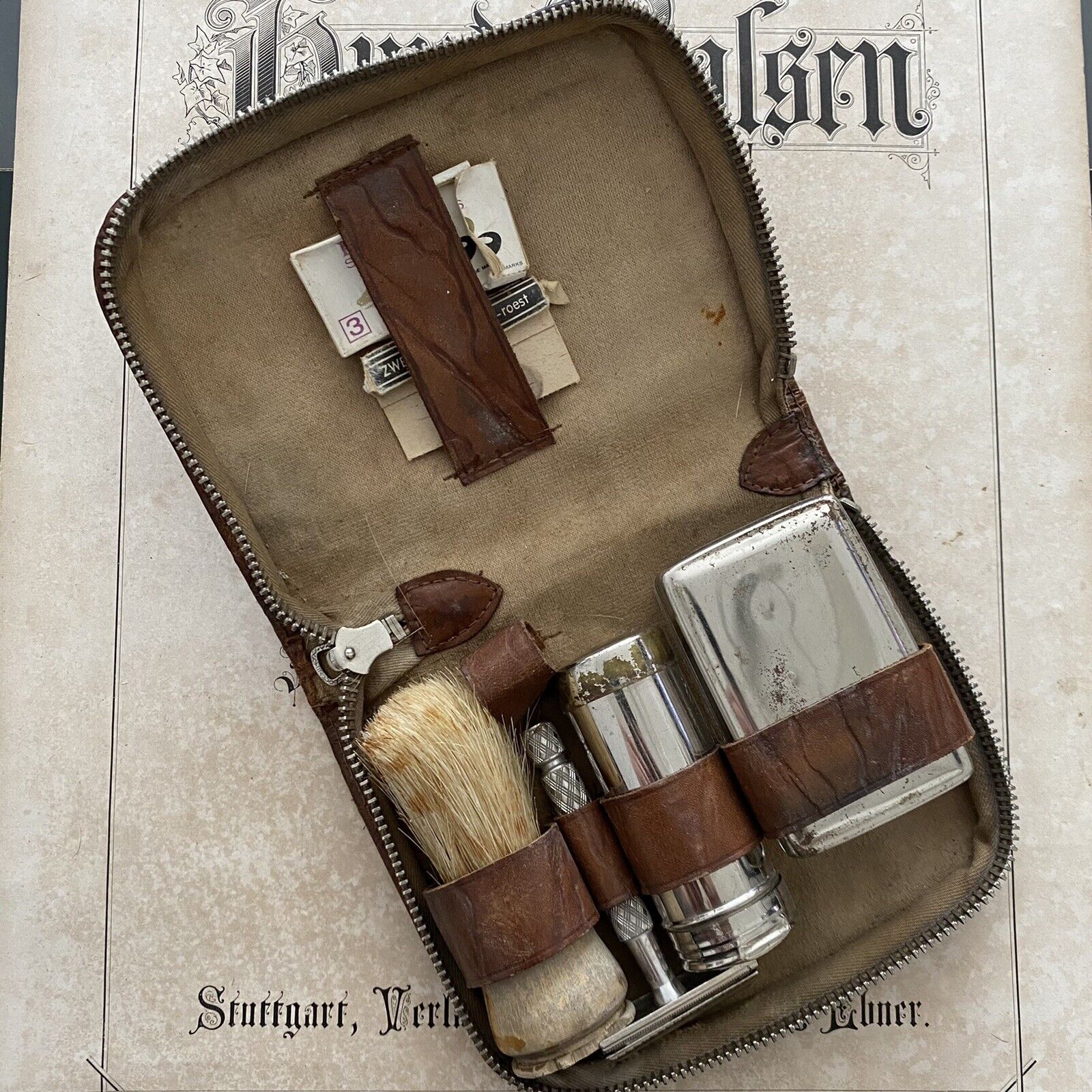 Vintage Gillette Set In Leather Case.