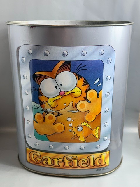 Vintage 1978 Garfield Cat Metal Trash Can 13X10 Fish United Feature Syndicate Vintage 1978 Garfield Cat Metal Trash Can 13X10 Fish United Feature Syndicate