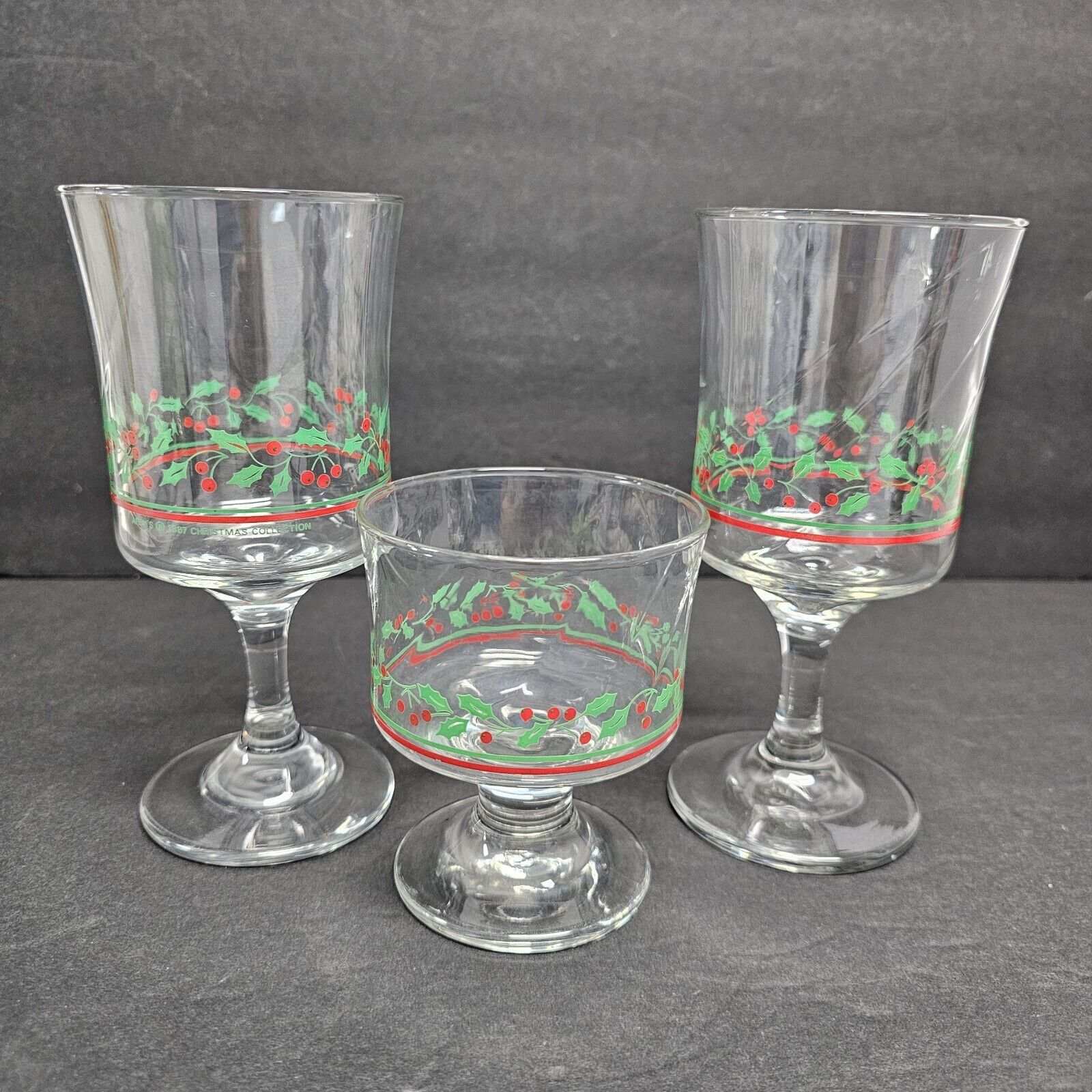 Arby’s Libbey Holly Berry Wine and Dessert Juice Christmas Glasses Vintage READ
