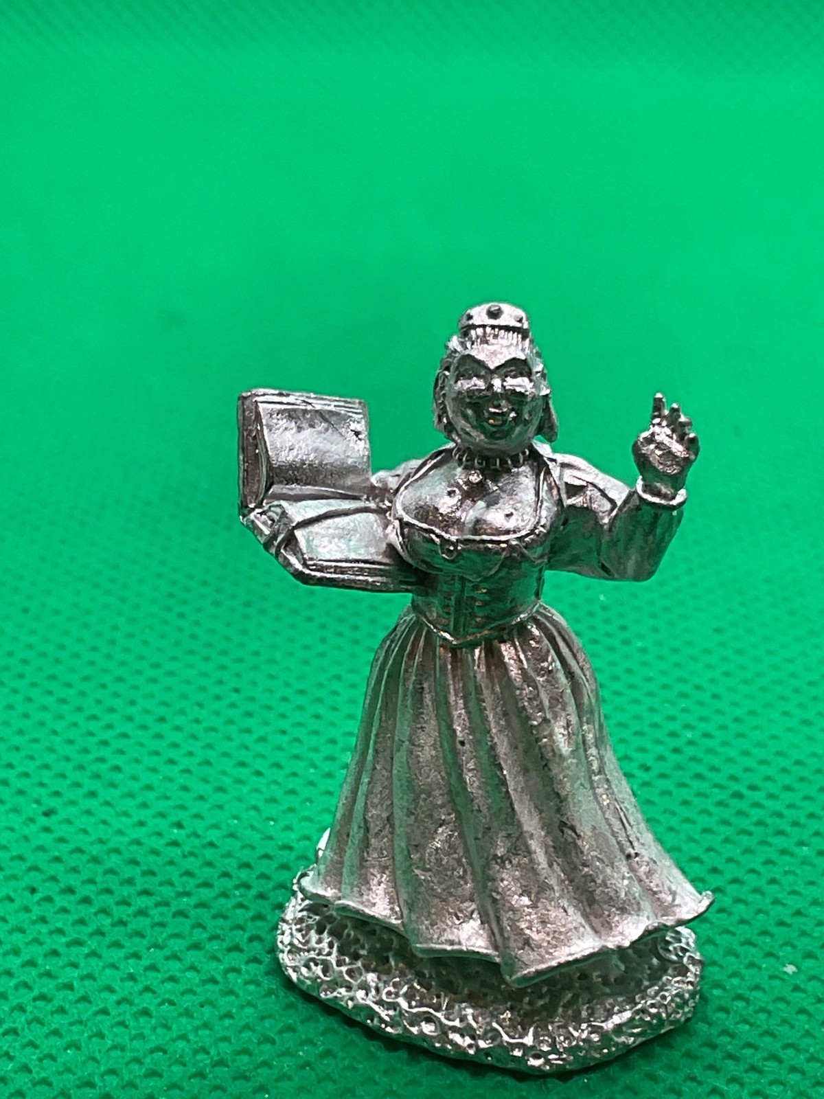 Reaper 28mm Metal Female Choir Book Singer DnD Frostgrave Traitors Toll RPG
