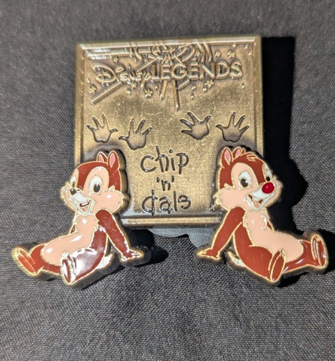 DEC Disney Legends Character Plaque Series 2 Pin - Chip & Dale DEC Disney Legends Character Plaque Series 2 Pin - Chip & Dale