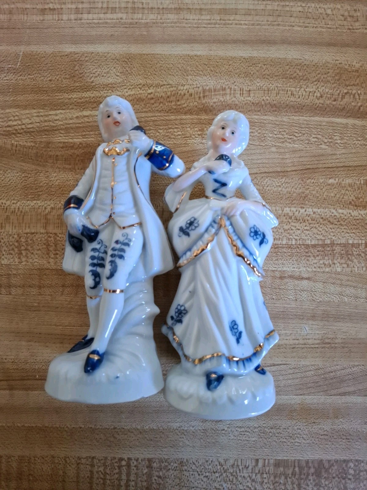 Vintage Blue And White Porcelain Figurines Vintage Blue And White Porcelain Figurines