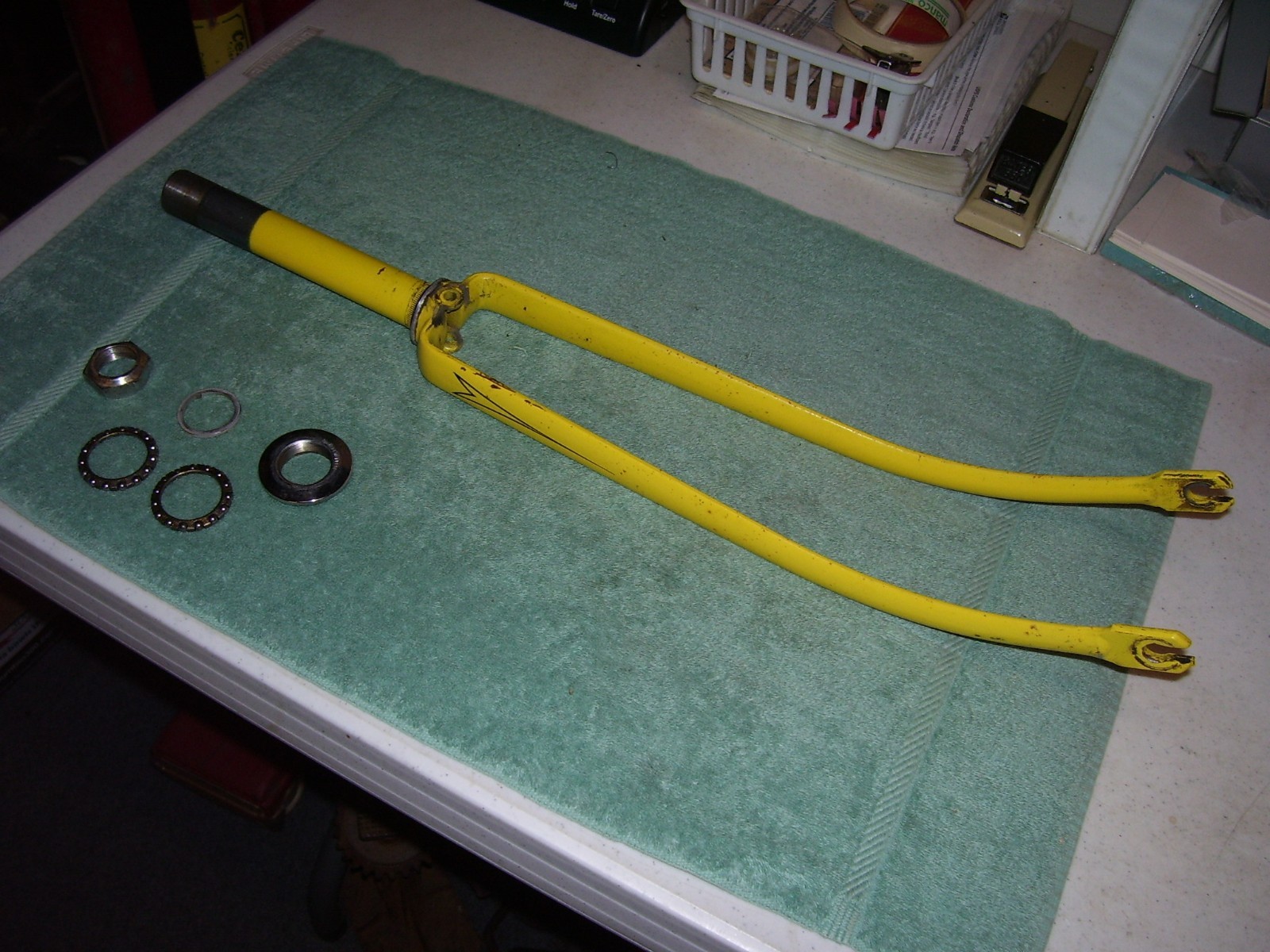 VTG 1970\'s SCHWINN BREEZE BICYCLE FORK W/HARDWARE YELLOW