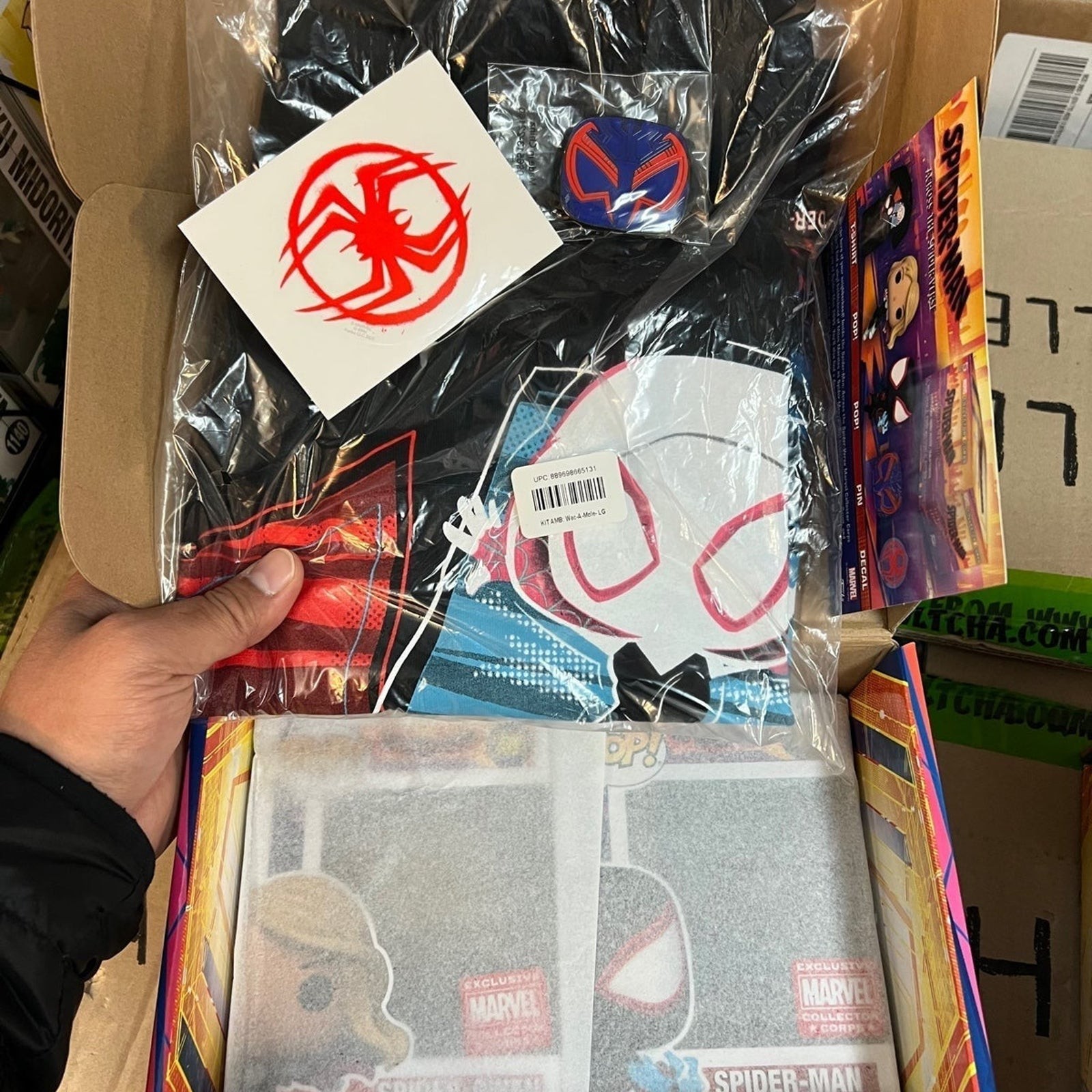 Funko Marvel Collector Corp Spider-Man Across the Spiderverse Box L Funko Marvel Collector Corp Spider-Man Across the Spiderverse Box L