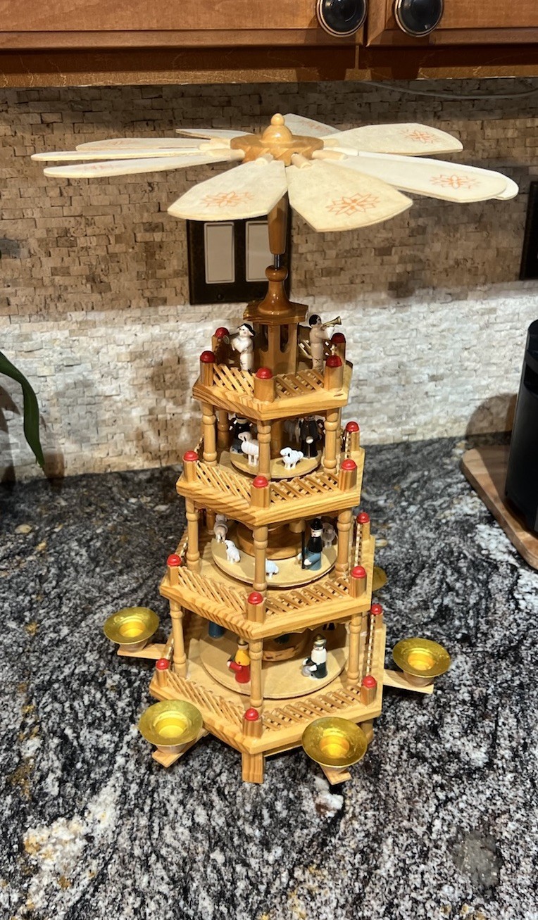 VTG RARE 4-Tier Weihnachts Pyramide 20\ VTG RARE 4-Tier Weihnachts Pyramide 20\