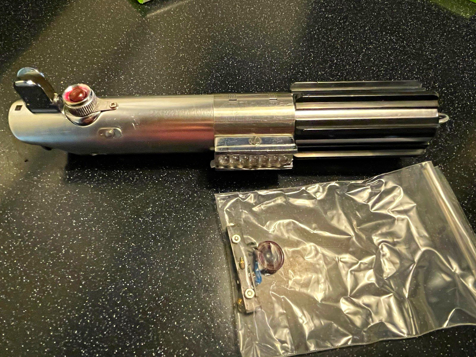 Master Replicas Luke Skywalker Lightsaber Replica Hilt Silver/Black 2007 Prop 