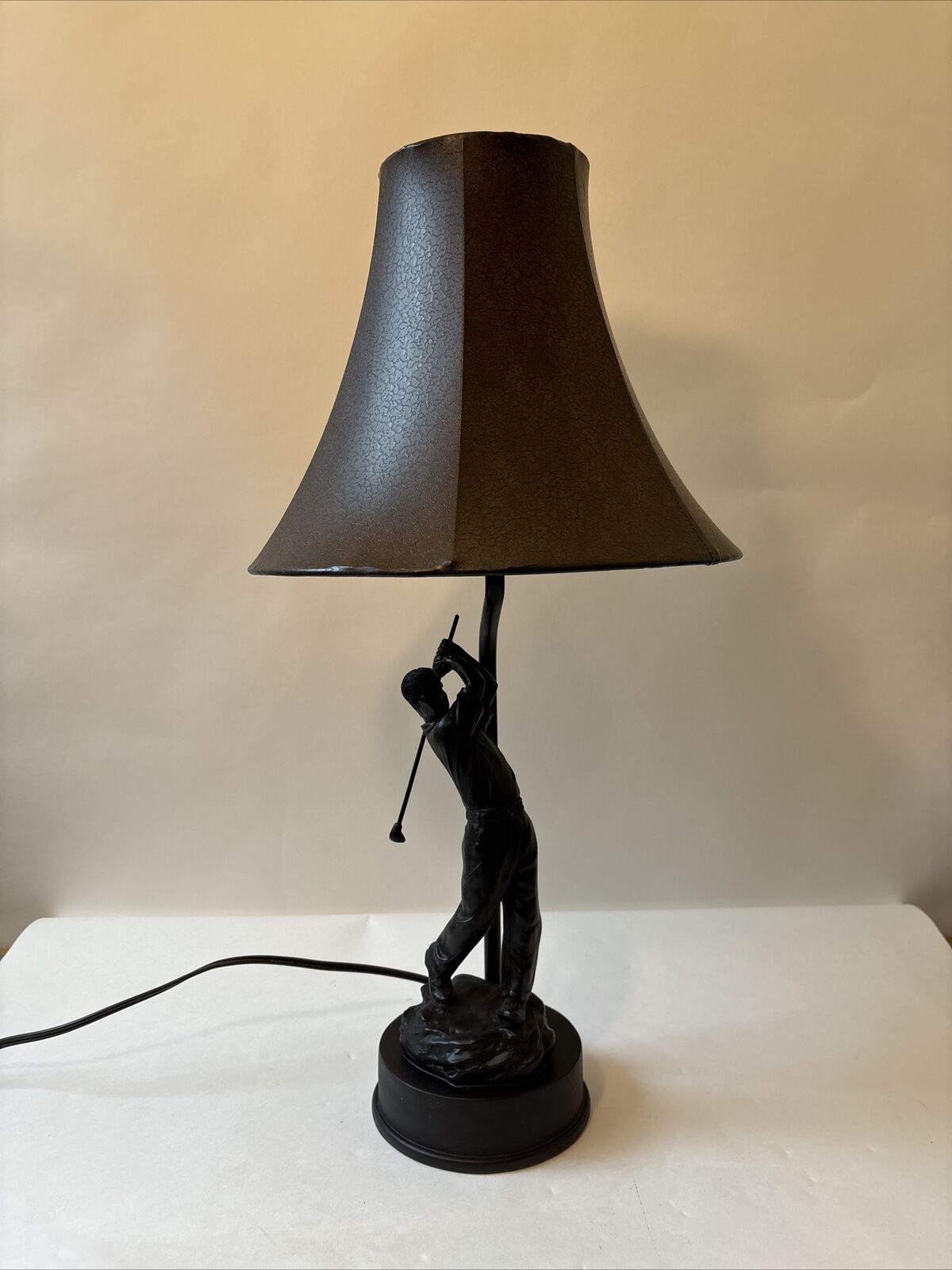 Vintage 2005 Golfer Man Statue Figurine Lamp Brown Stand & Shade 24\