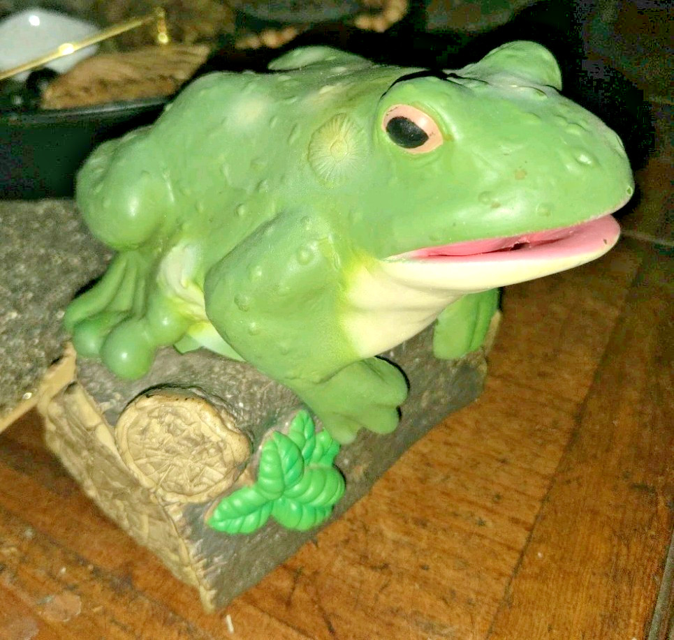 Vintage Gemmy Halloween Singing Frog Croaks Plays Spiders and Snakes RARE Vintage Gemmy Halloween Singing Frog Croaks Plays Spiders and Snakes RARE