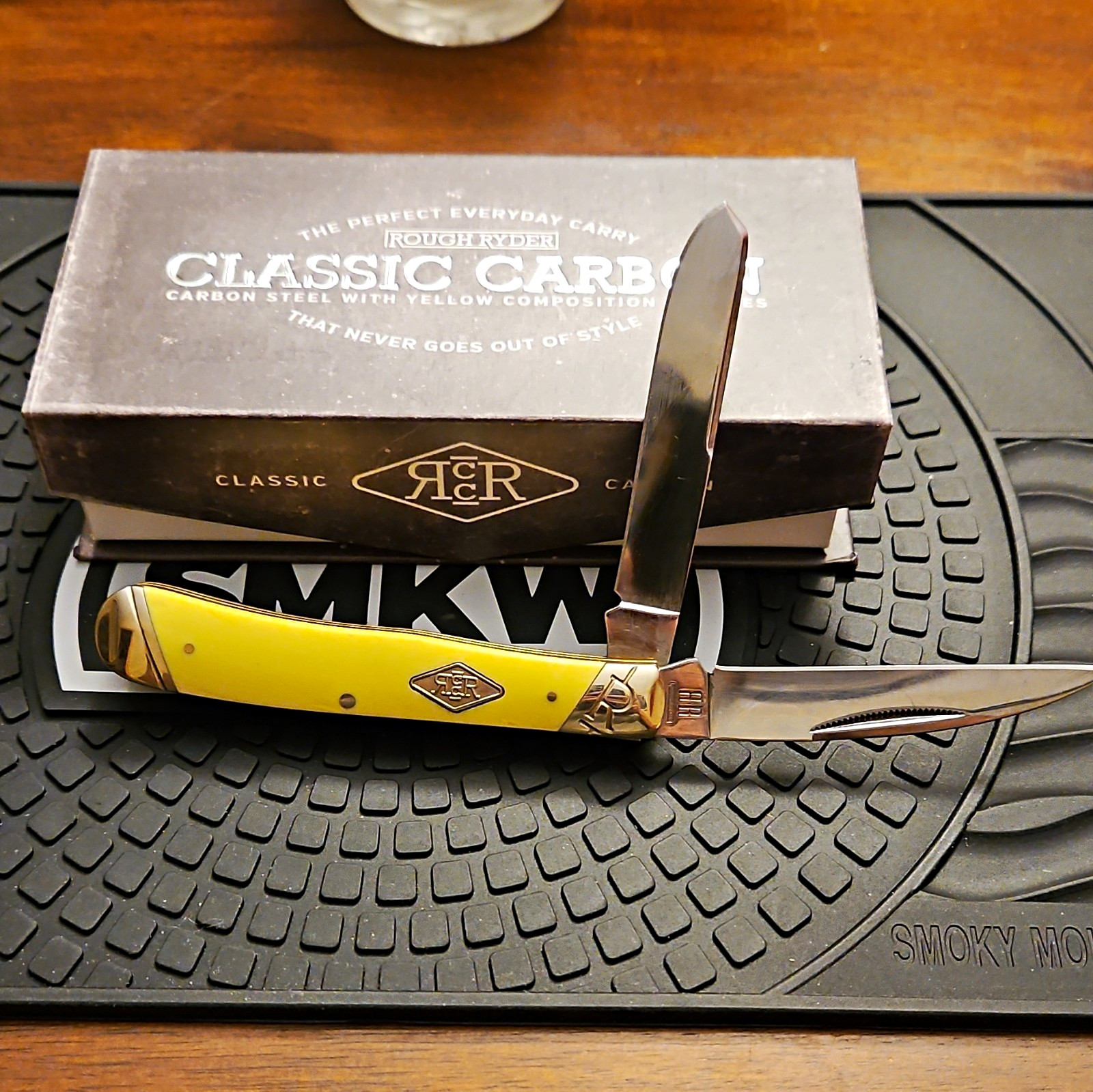 Rough Ryder Classic Carbon RR2127 Pocketknife 2-Blade Yellow Composition Handle Rough Ryder Classic Carbon RR2127 Pocketknife 2-Blade Yellow Composition Handle