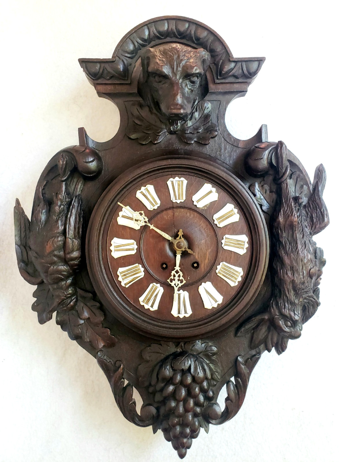 LARGE ANTIQUE BLACK FOREST CARVED WOOD DOG HUNTING CABIN WALL CLOCK 27 X 19 IN LARGE ANTIQUE BLACK FOREST CARVED WOOD DOG HUNTING CABIN WALL CLOCK 27 X 19 IN