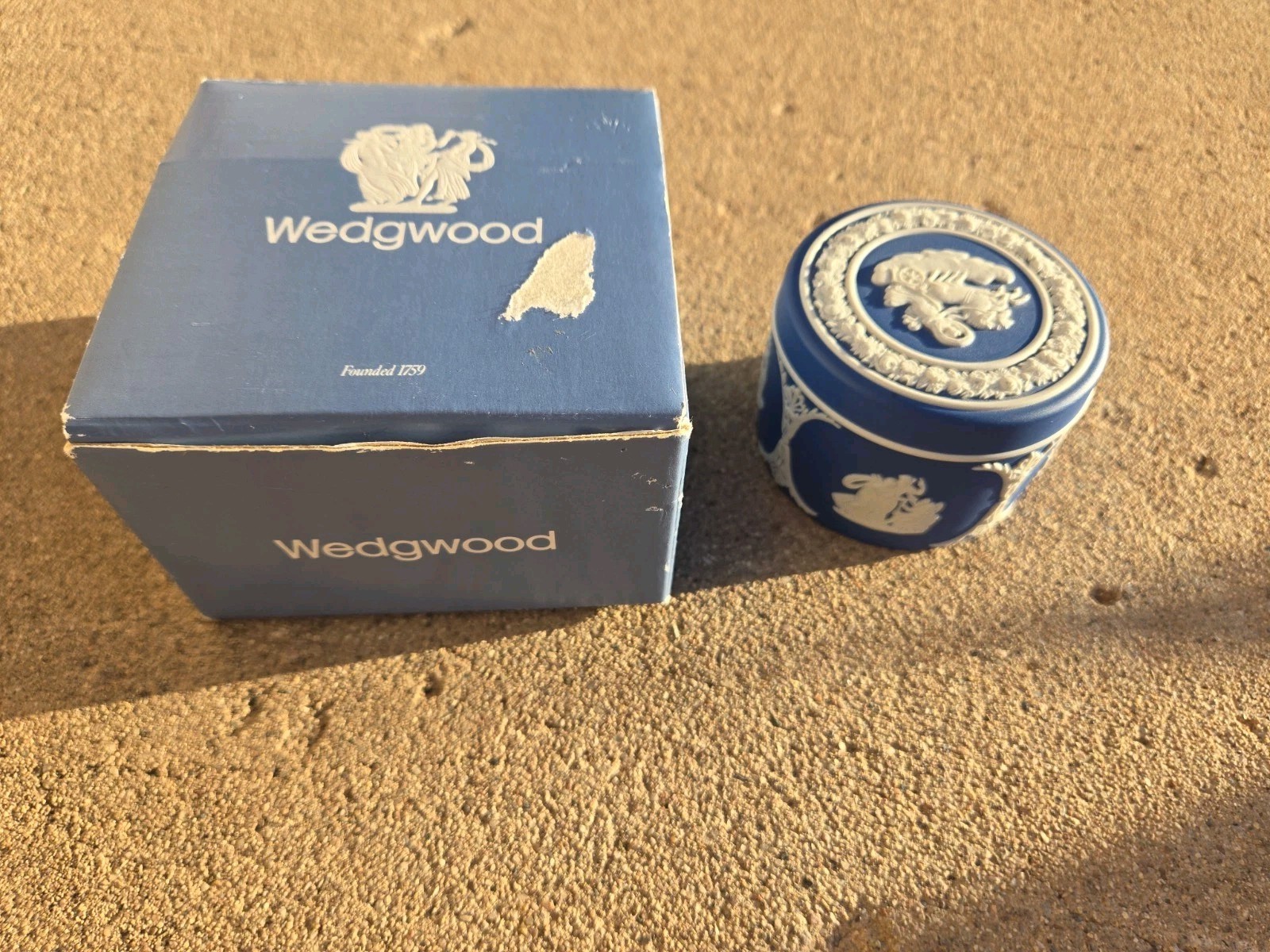 Wedgwood Blue Jasperware Round Ring Trinket Box w/ Original Box *free Shipping