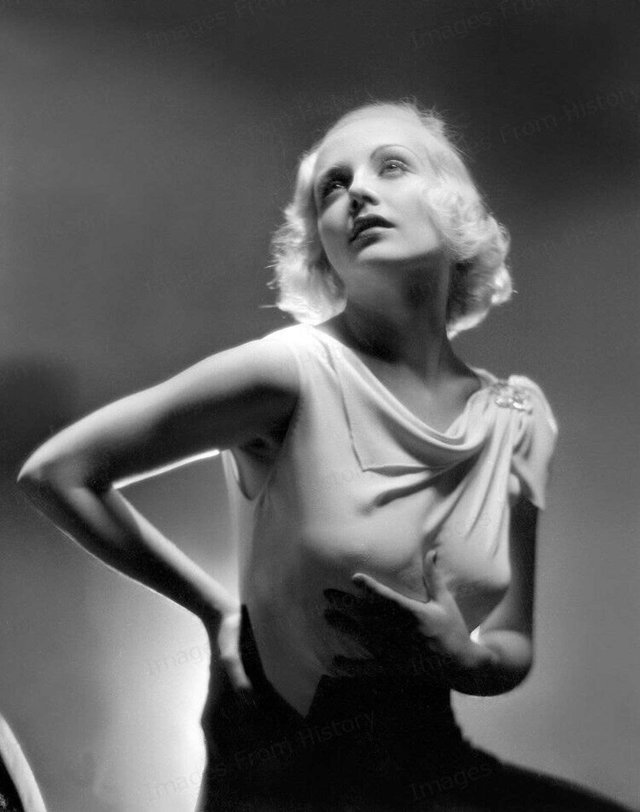 1940 CAROLE LOMBARD Enchanting 8.5X11 PHOTO  (208-F)