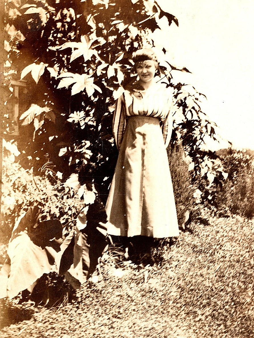VINTAGE REAL PHOTO POSTCARD OLD ANTIQUE PICTURE IMAGE LADY GIRL DRESS BUSHES