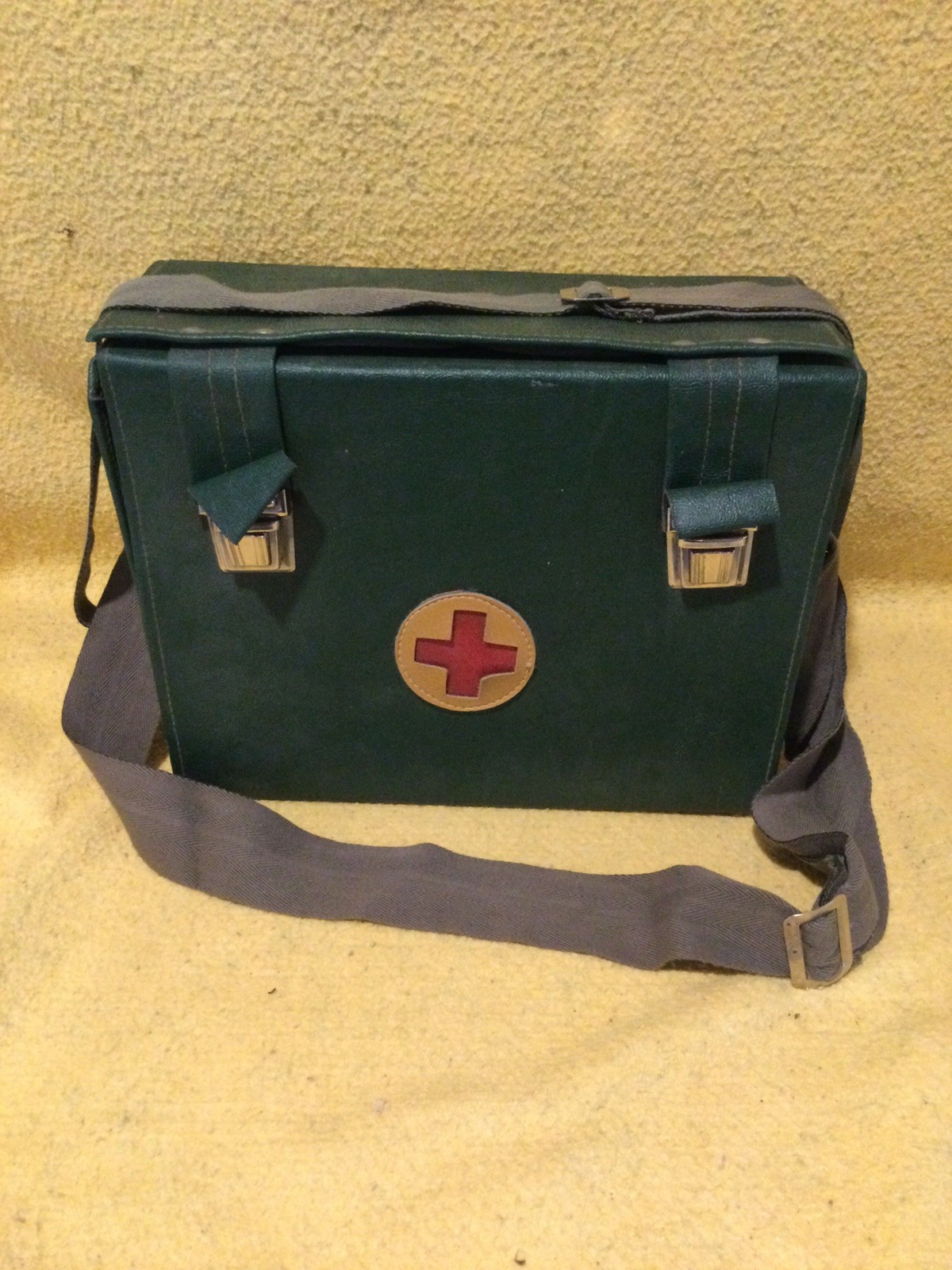 VTG 1940’s First Aid Medic Bag/Case with Red Cross Emblem - With Bandages VTG 1940’s First Aid Medic Bag/Case with Red Cross Emblem - With Bandages