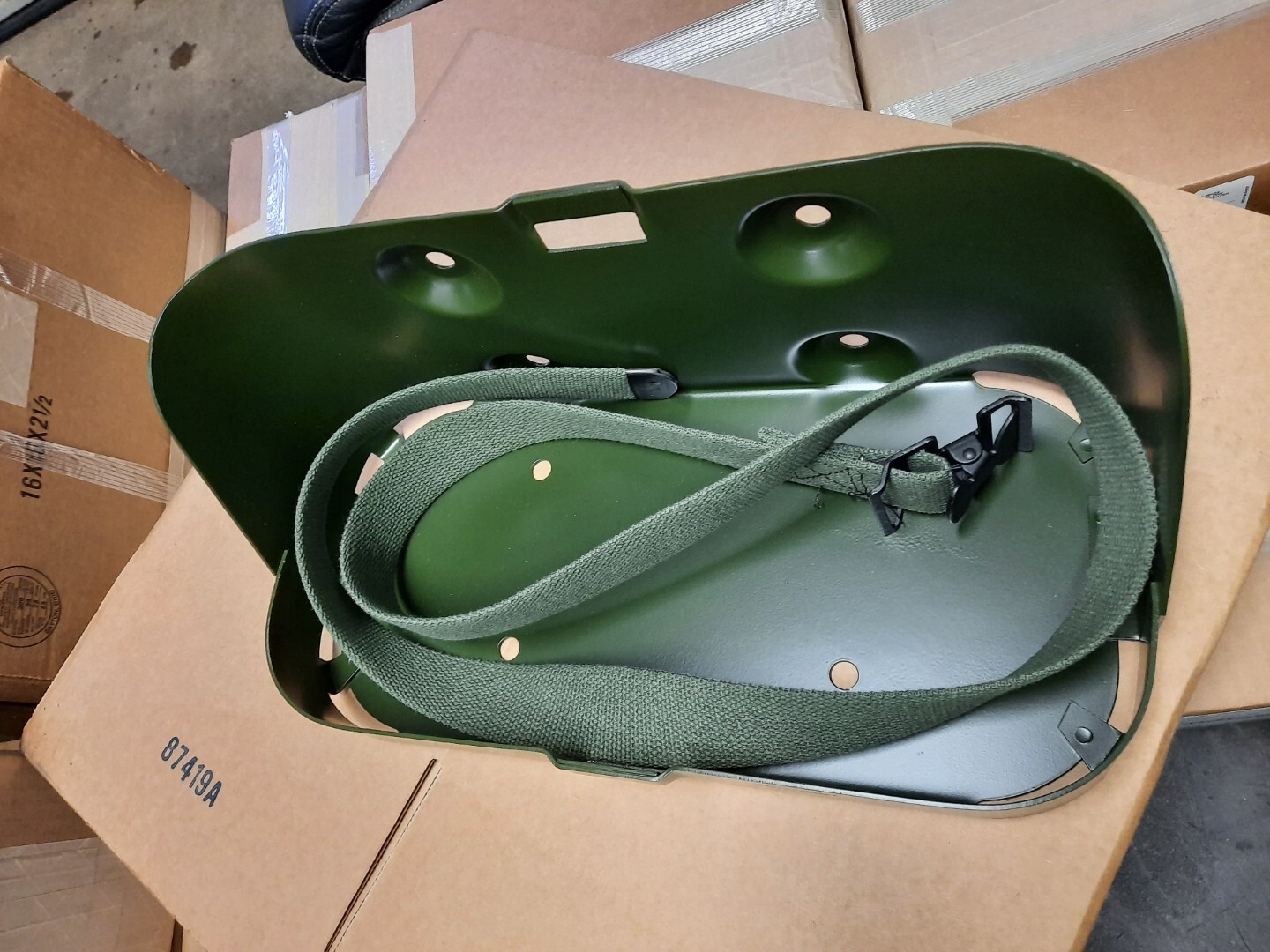 NEW MILITARY TRUCK JERRY GAS CAN MOUNT BRACKET HOLDER WITH STRAP NEW MILITARY TRUCK JERRY GAS CAN MOUNT BRACKET HOLDER WITH STRAP