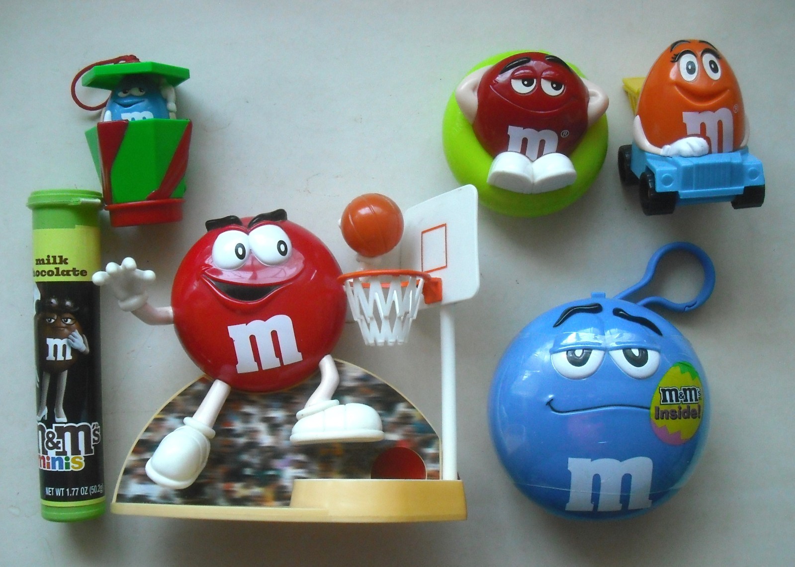 Vintage 1999 M&Ms Basketball Candy Dispenser + Clip-On + Burger King + Ornament Vintage 1999 M&Ms Basketball Candy Dispenser + Clip-On + Burger King + Ornament