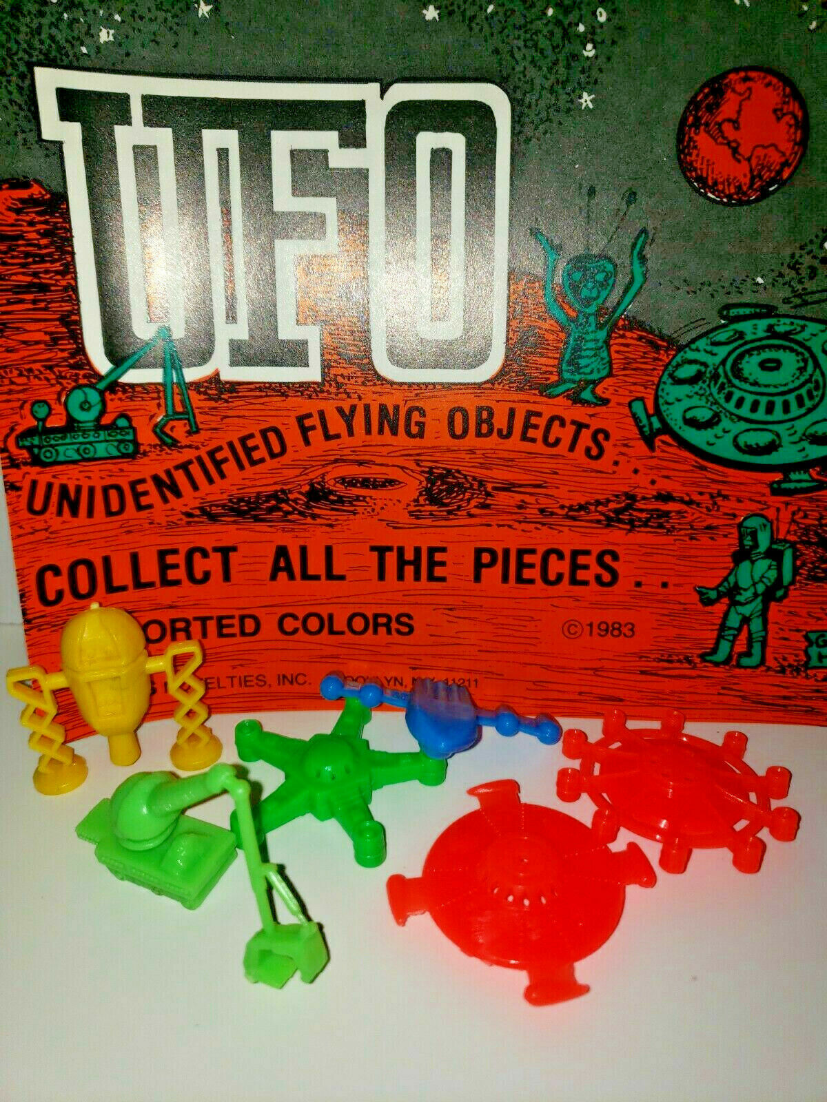 Vintage 6 UFO Space Ships & Flying Saucer Vending Machine Toy Prizes NOS SKU 32