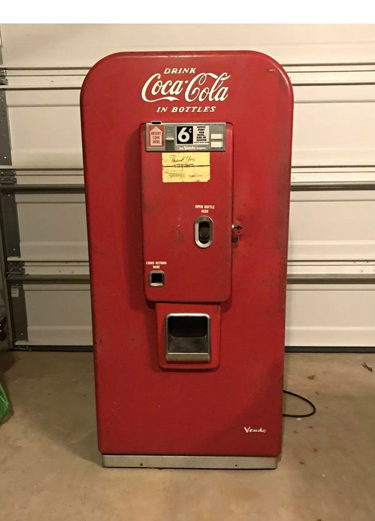 Vendo Soda Vending Machine Coca-Cola Red Front Vendo Soda Vending Machine Coca-Cola Red Front
