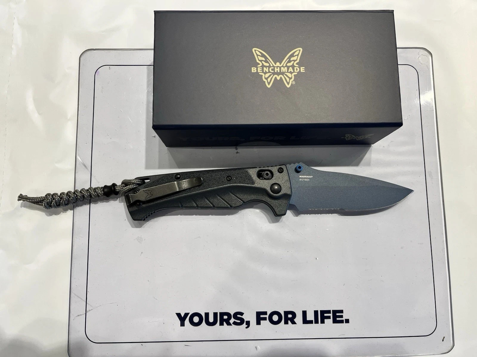 Benchmade Adira 18060SBT-01 Magnacut AXIS Lock Drop Point Grivory Handle Benchmade Adira 18060SBT-01 Magnacut AXIS Lock Drop Point Grivory Handle
