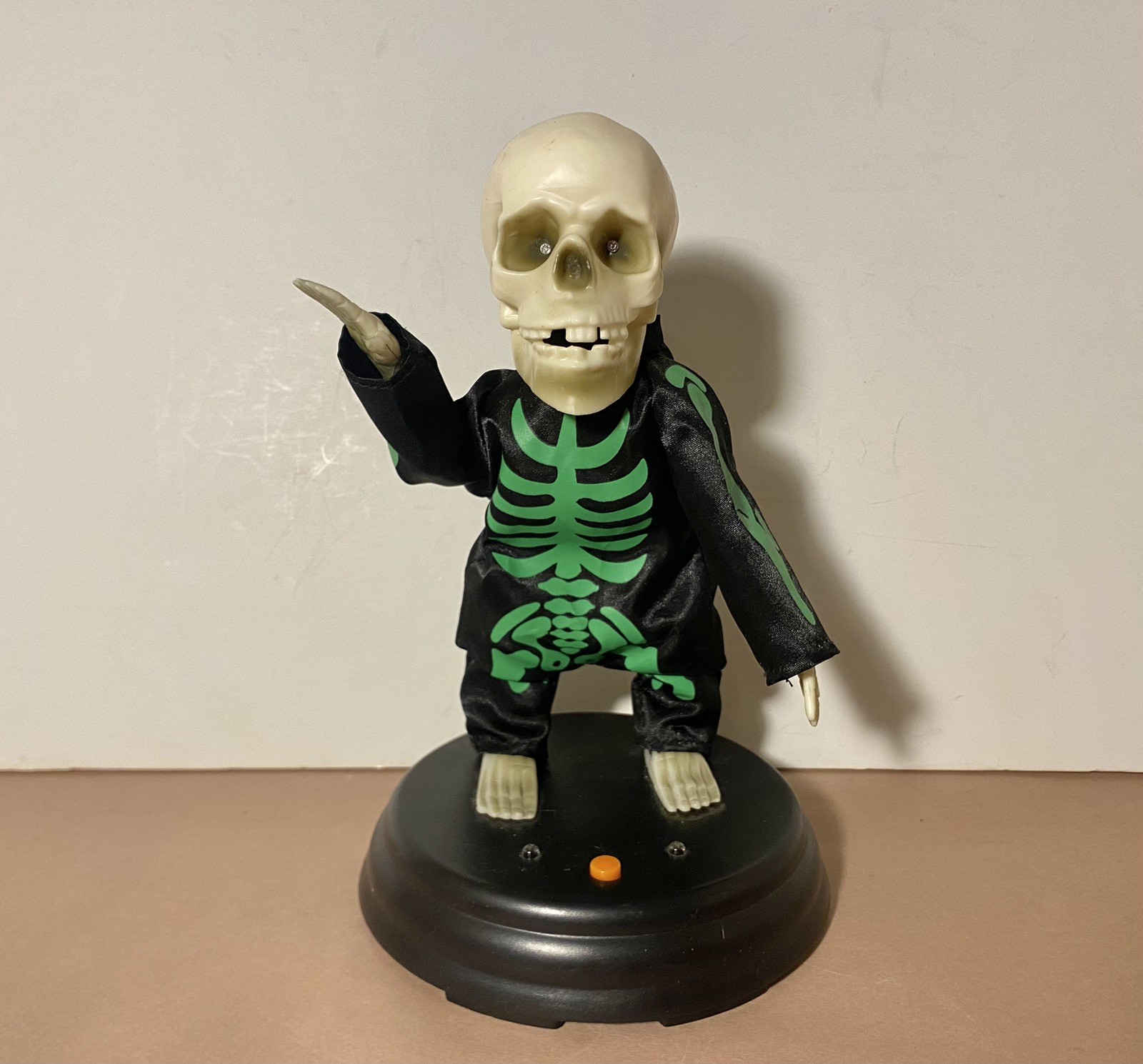 Gemmy 2011 Halloween Grave Raver Green Skeleton Club Can\'t Handle Me Ghoulie