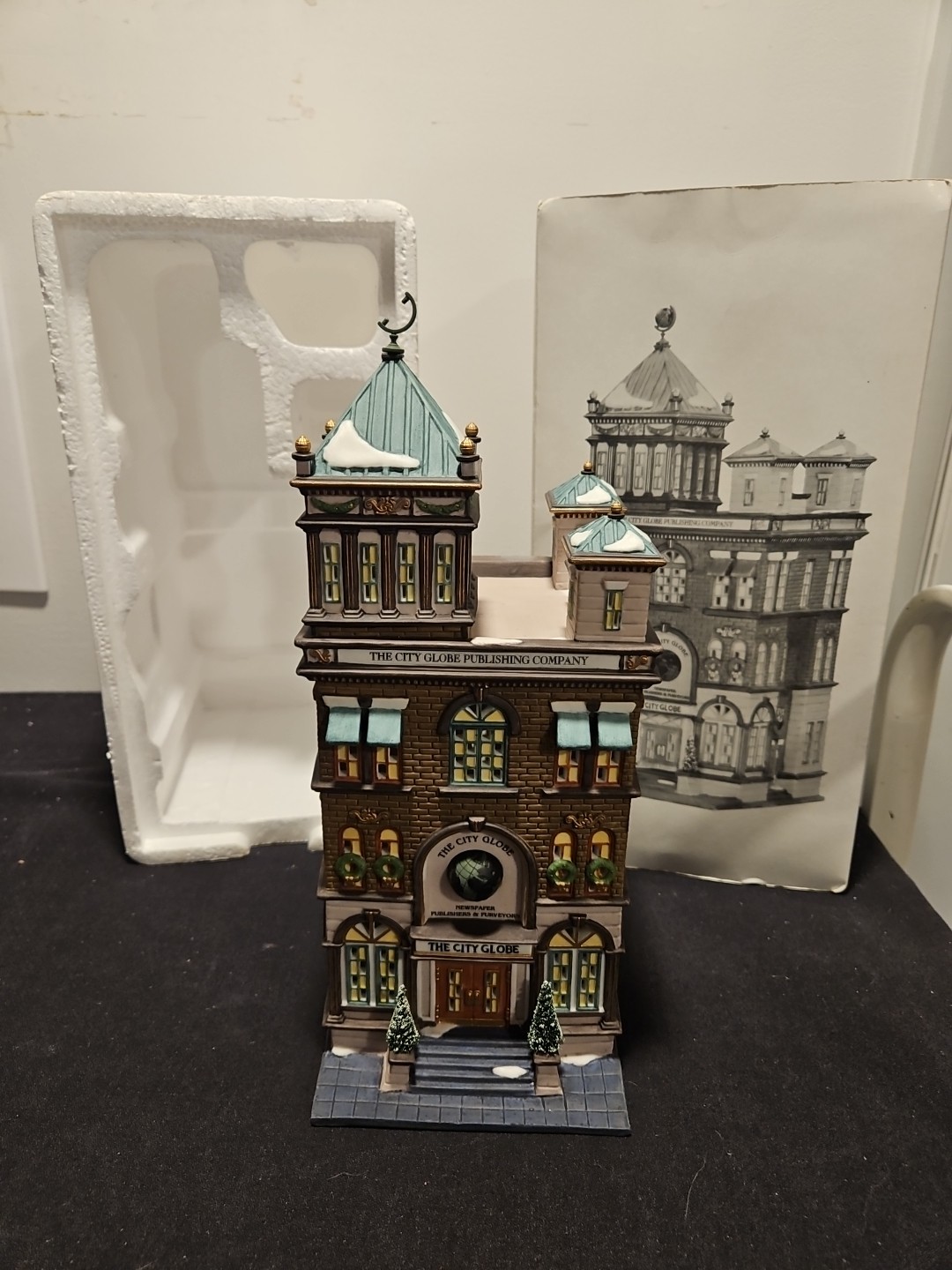 Department 56 Christmas In The City The City Globe with Box (No Light) Department 56 Christmas In The City The City Globe with Box (No Light)