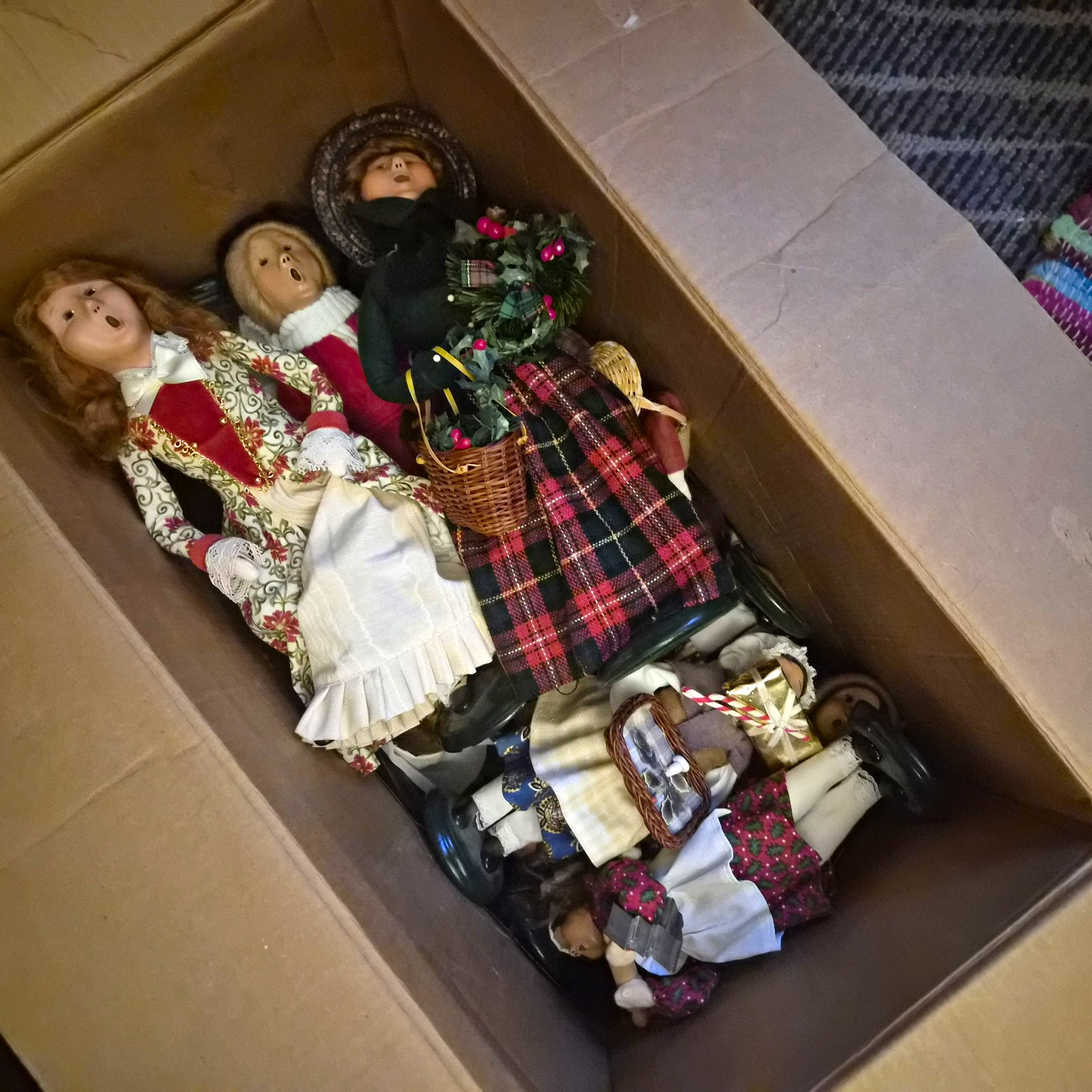 Huge Lot 12 RARE Christmas Byers' Choice Carolers Huge Lot 12 RARE Christmas Byers' Choice Carolers