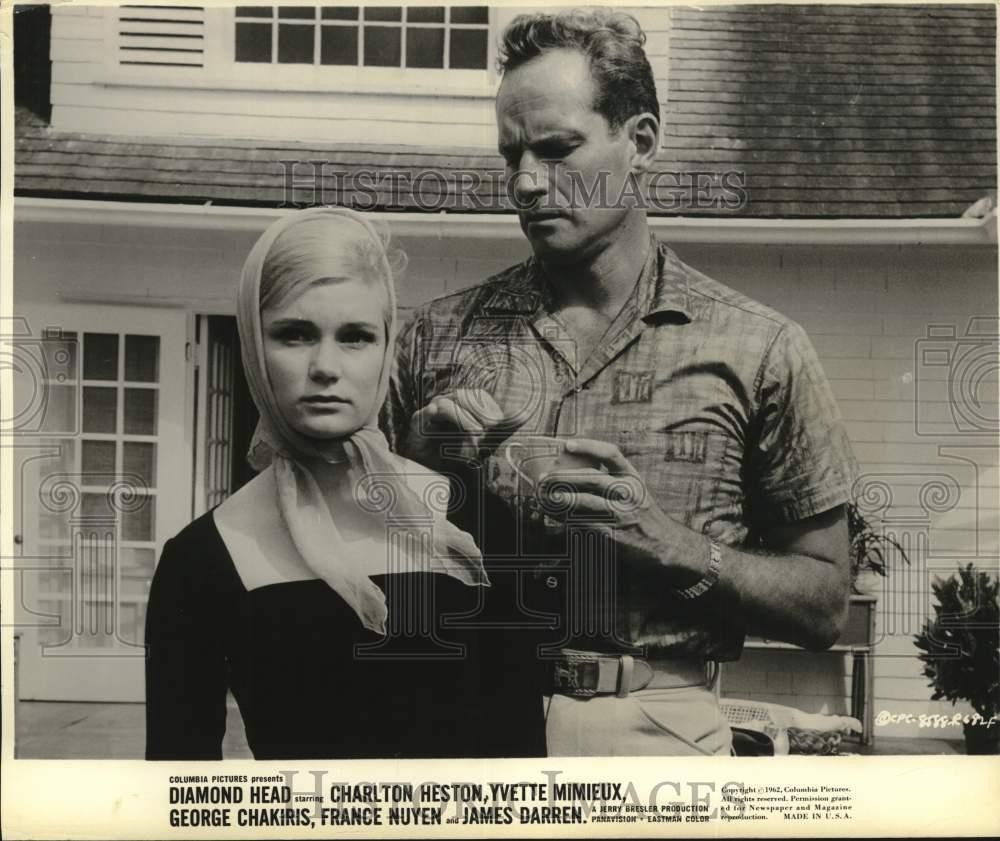 1962 Press Photo Yvette Mimieux and Charlton Heston in 1962 Press Photo Yvette Mimieux and Charlton Heston in