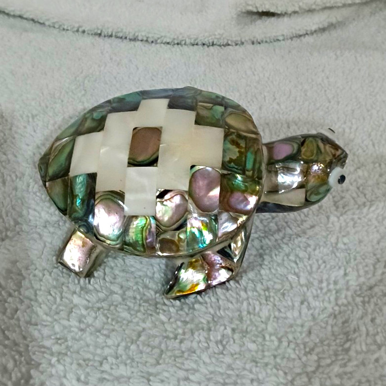 Vintage Mex. Folk Art Mosaic Turtle Figurine 360 Abalone Mother of Pearl 4 1/2 Vintage Mex. Folk Art Mosaic Turtle Figurine 360 Abalone Mother of Pearl 4 1/2