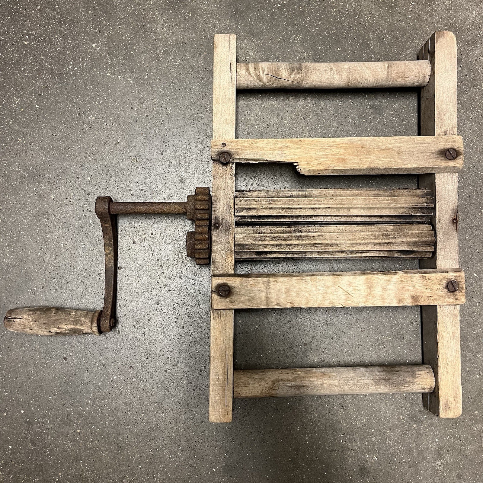 Antique Wood Iron Laundry Wringer Primitive Americana Use or Decor Works USA Antique Wood Iron Laundry Wringer Primitive Americana Use or Decor Works USA