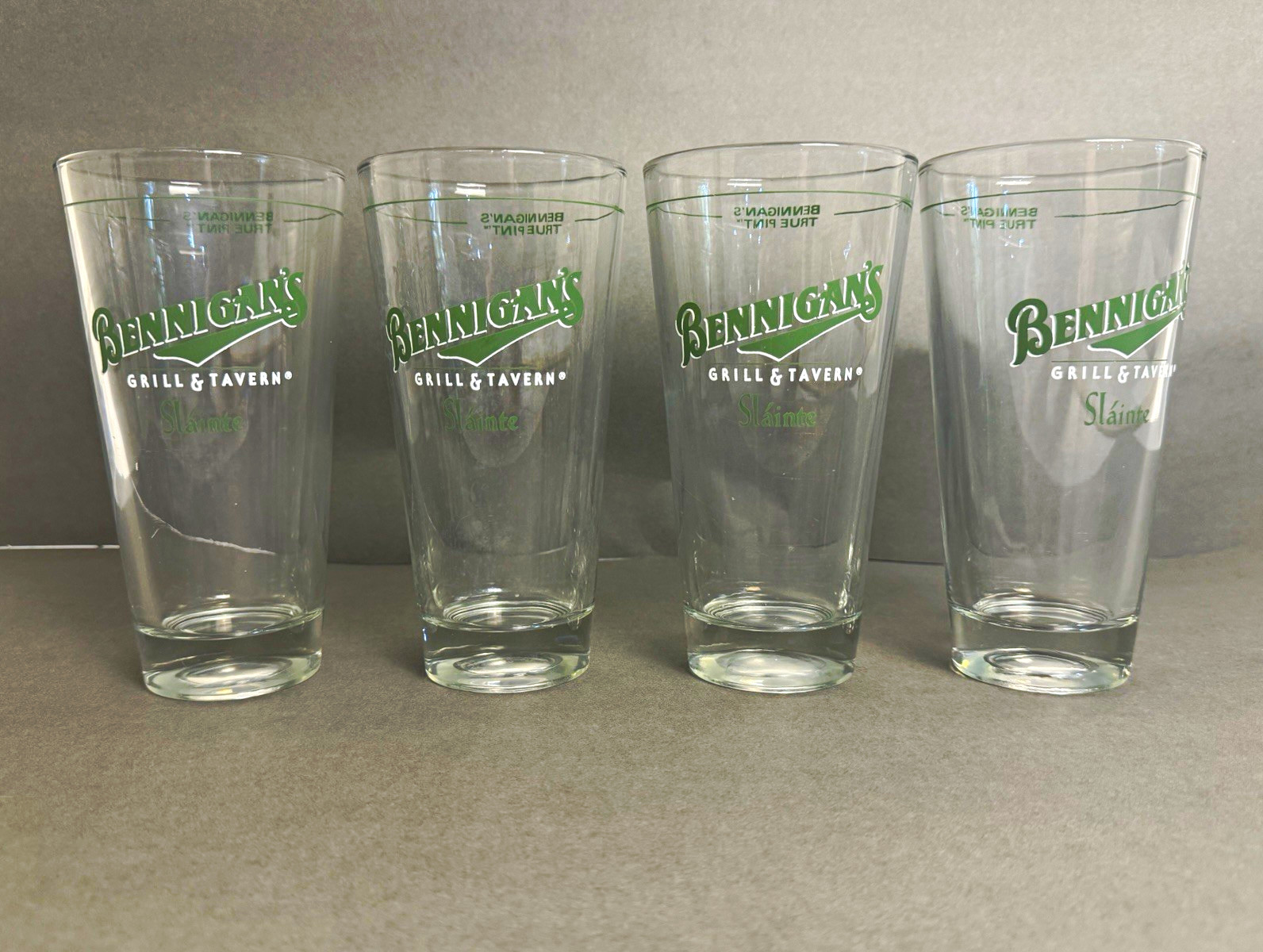 Bennigan’s True Pint Glasses Set of 4 Slainte Grill & Tavern Vintage 1998 Bennigan’s True Pint Glasses Set of 4 Slainte Grill & Tavern Vintage 1998