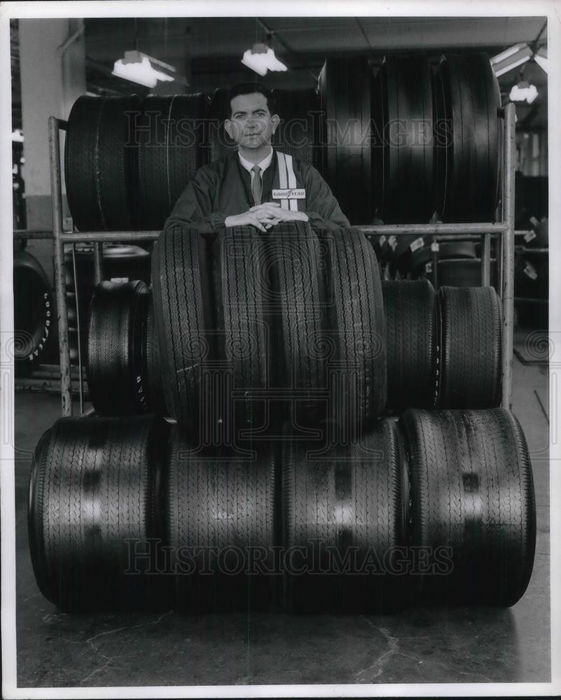 1968 Press Photo Edward Alexander Goodyear race tire engineer in Ohio 1968 Press Photo Edward Alexander Goodyear race tire engineer in Ohio