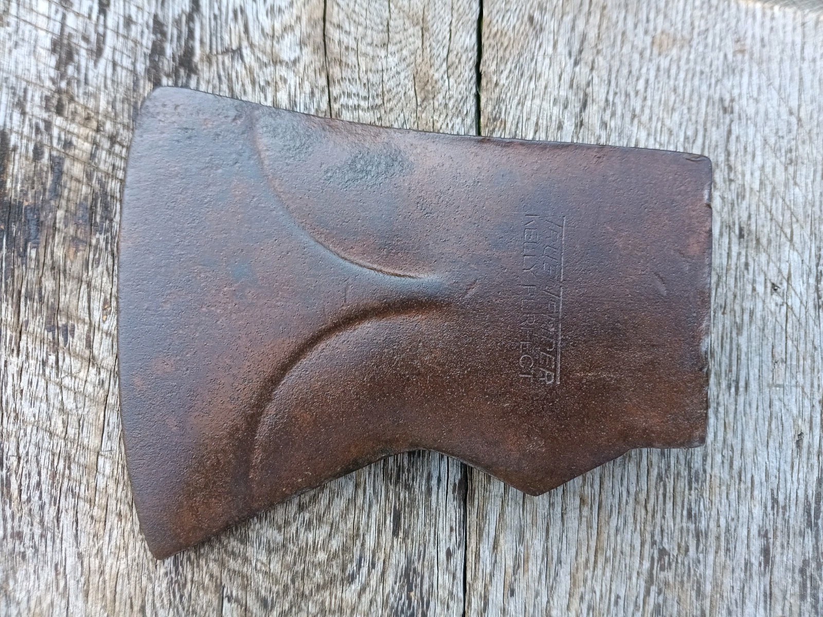 Vintage Large True Temper Kelly Perfect Jersey Pattern Axe Head Bevels 4 lbs Vintage Large True Temper Kelly Perfect Jersey Pattern Axe Head Bevels 4 lbs