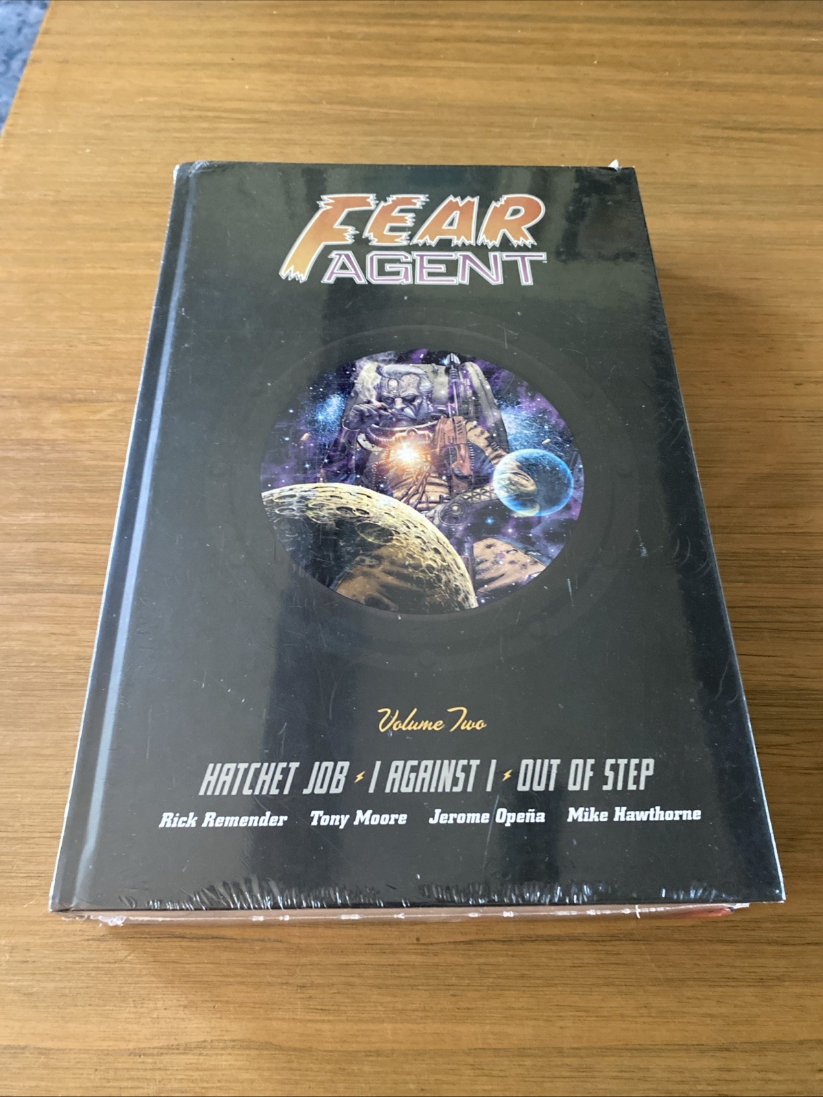 FEAR AGENT LIBRARY EDITION VOLUME 2: HATCHET JOB, I By Rick Remender & Various FEAR AGENT LIBRARY EDITION VOLUME 2: HATCHET JOB, I By Rick Remender & Various