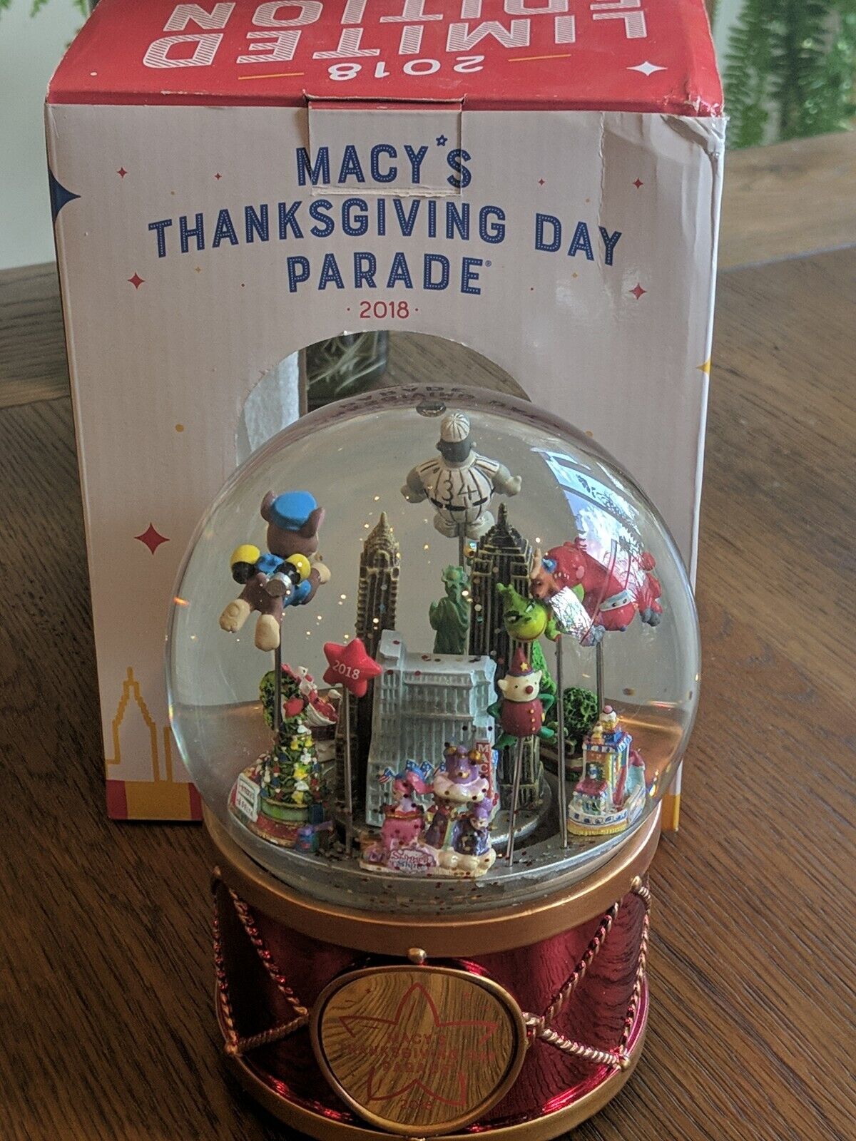 Rare HTF 2018 Macy’s Thanksgiving Day Parade Snow Globe Limited Edition With Box