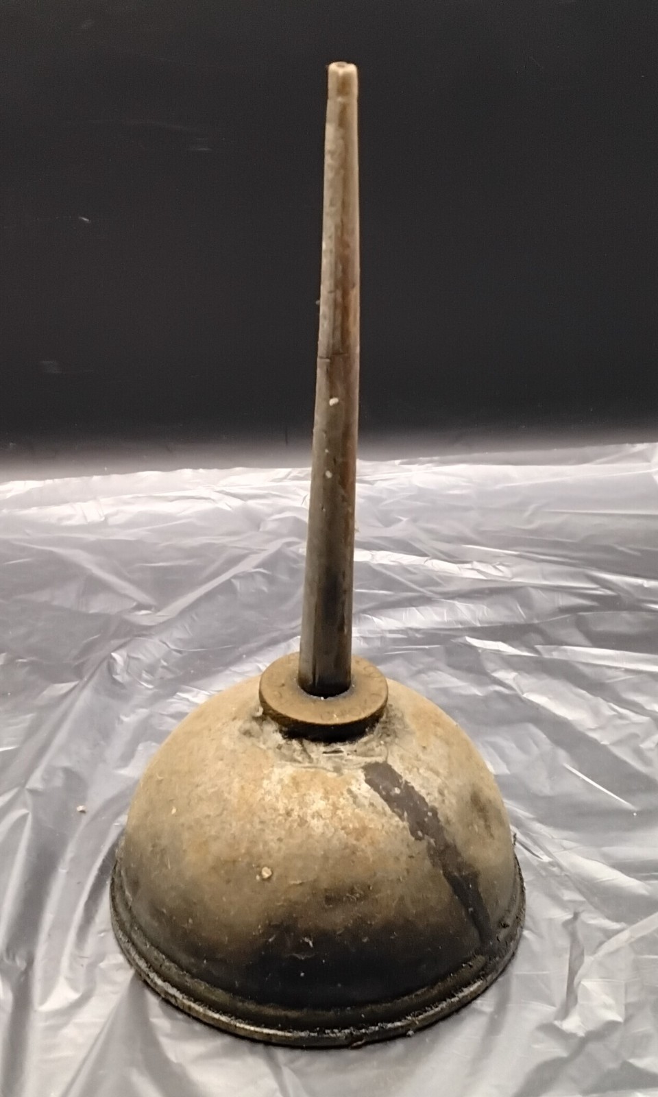 (MM) Vintage Oil Dispenser Can 6.5 (MM) Vintage Oil Dispenser Can 6.5