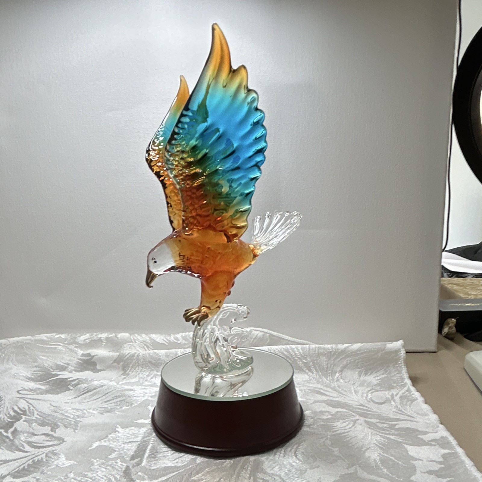 Bradford majestic wings Illuminated Art Glass Eagle lights up #A0138 Bradford majestic wings Illuminated Art Glass Eagle lights up #A0138